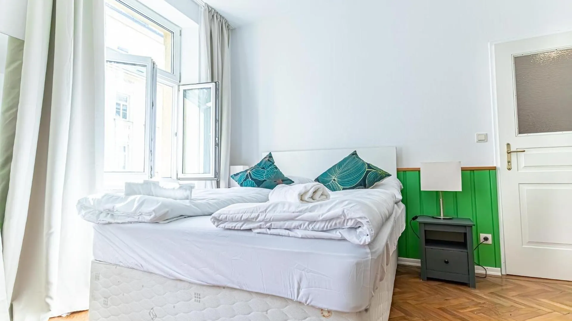 Convenient 3-Br Shared Apt, 15 Min To Landstrasse Hub Vienna 0*,  Austria