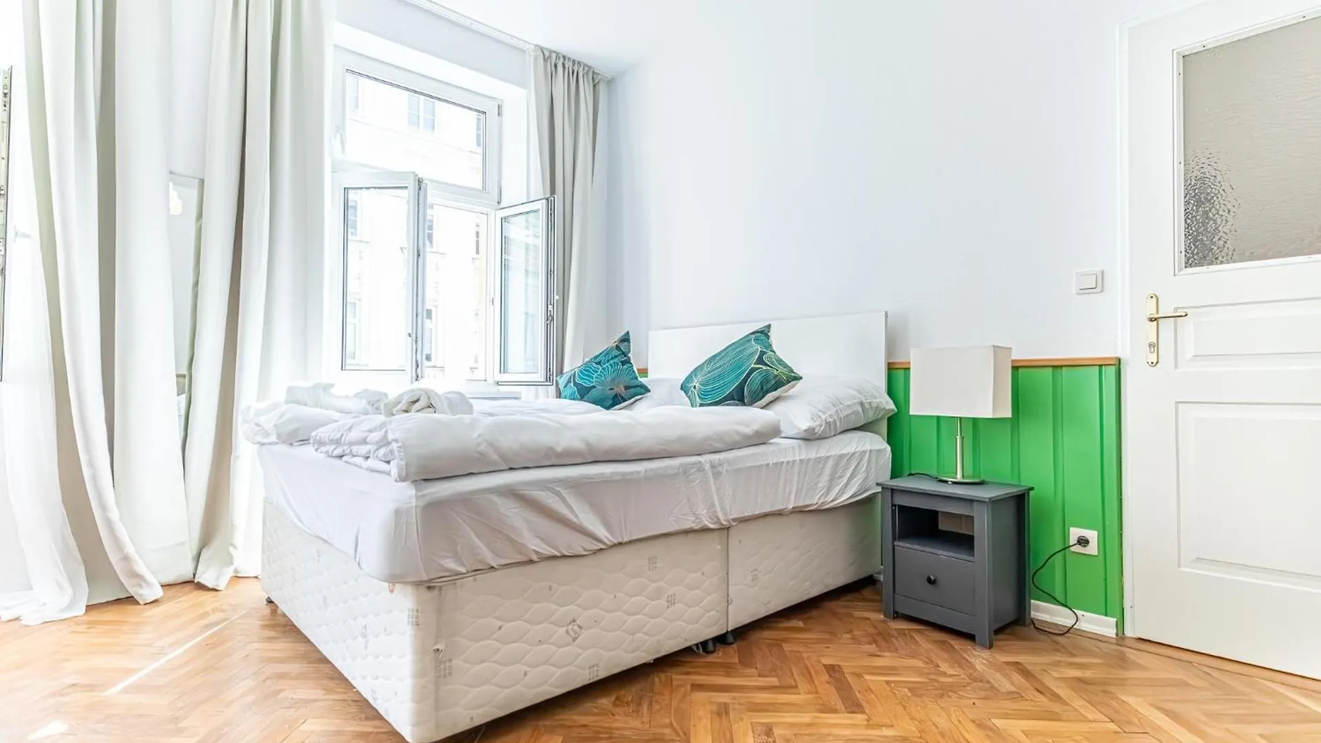 Apartment Convenient 3-Br Shared Apt, 15 Min To Landstrasse Hub Vienna