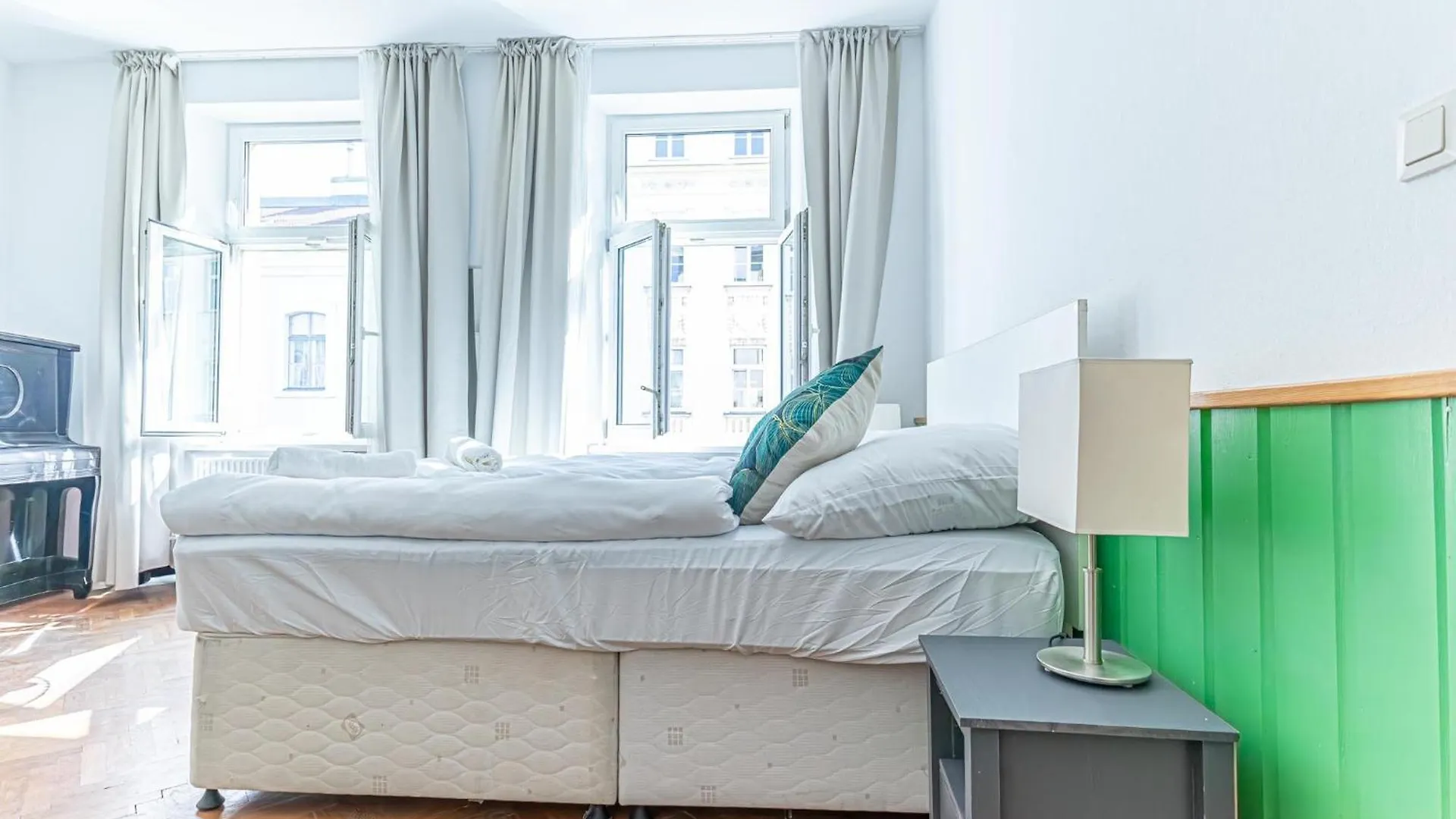 Convenient 3-Br Shared Apt, 15 Min To Landstrasse Hub Vienna Apartment