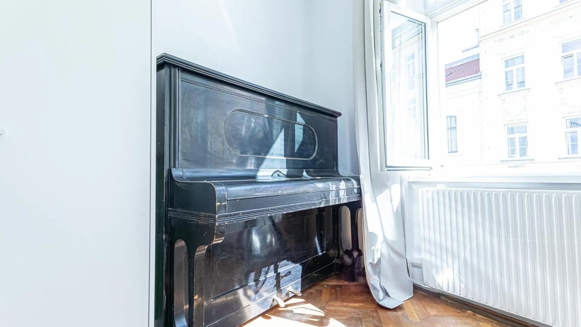 Convenient 3-Br Shared Apt, 15 Min To Landstrasse Hub Vienna 0*,  Austria