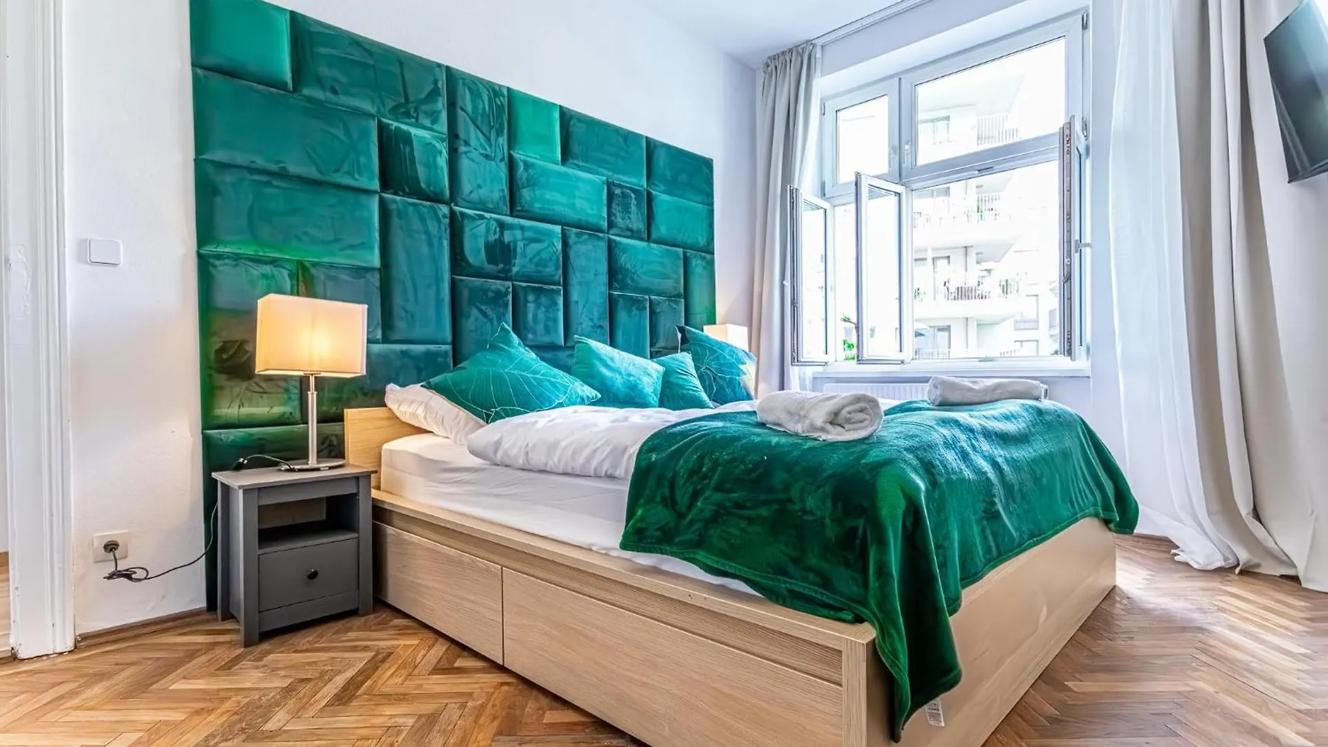 Convenient 3-Br Shared Apt, 15 Min To Landstrasse Hub Vienna Apartment