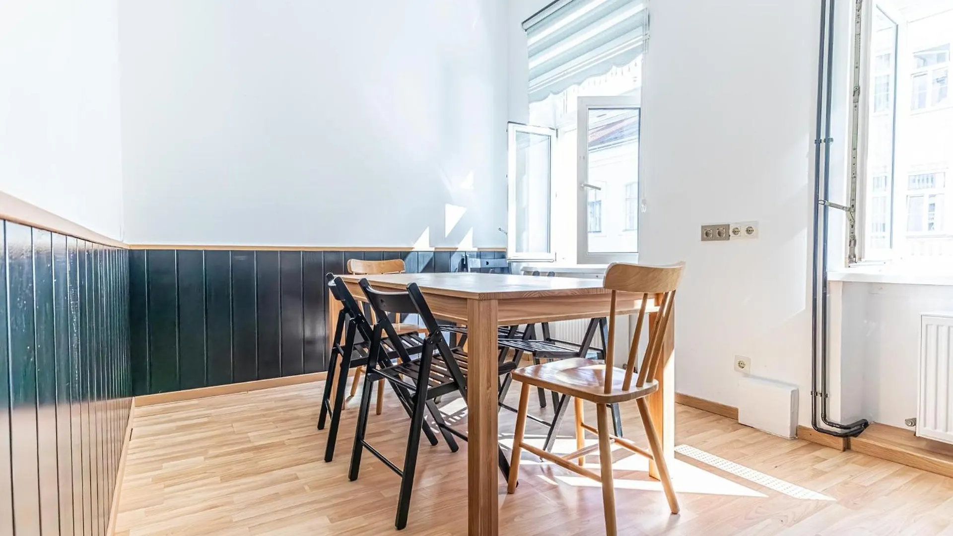 Convenient 3-Br Shared Apt, 15 Min To Landstrasse Hub Vienna Apartment
