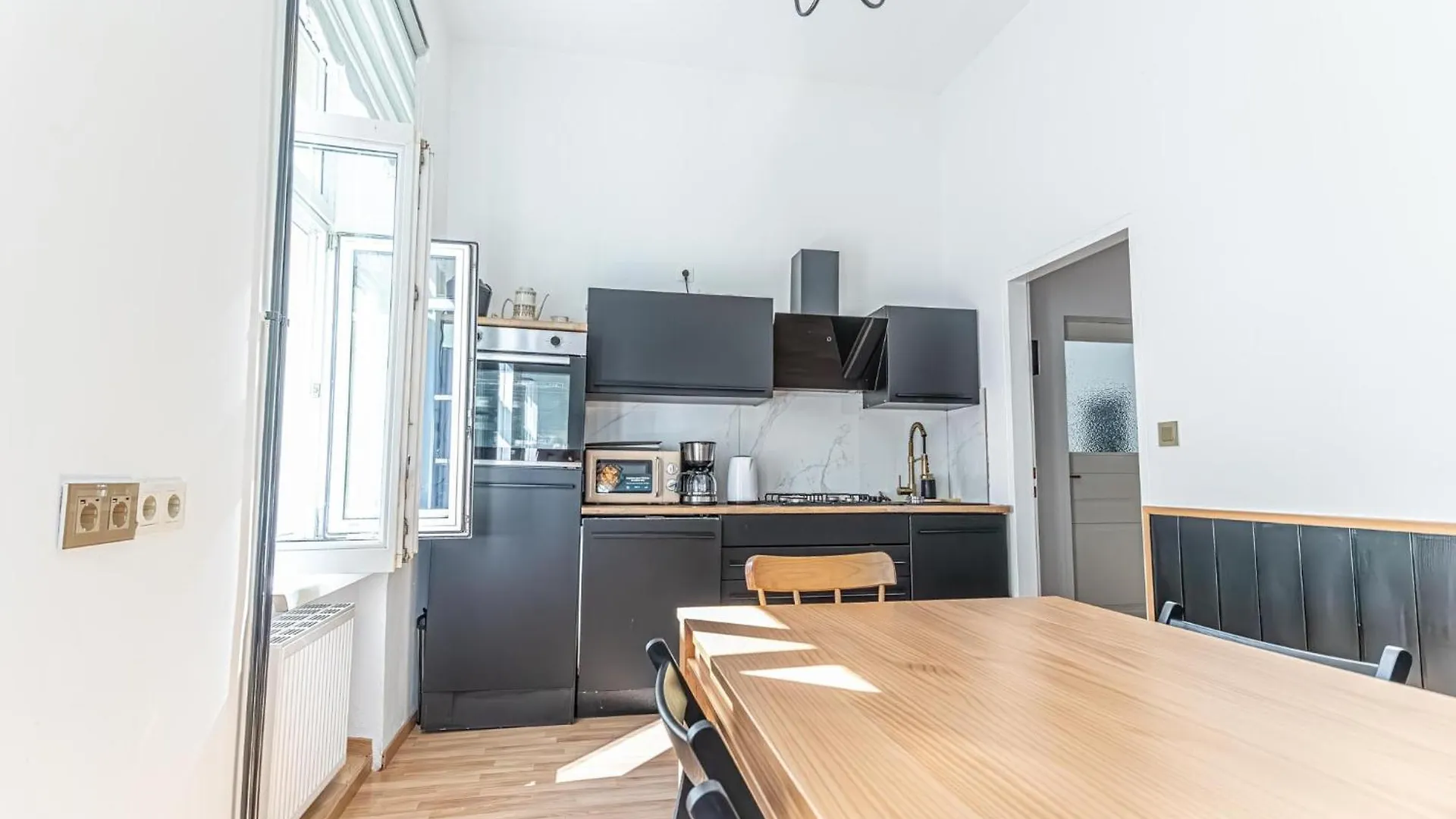 Convenient 3-Br Shared Apt, 15 Min To Landstrasse Hub Vienna Apartment