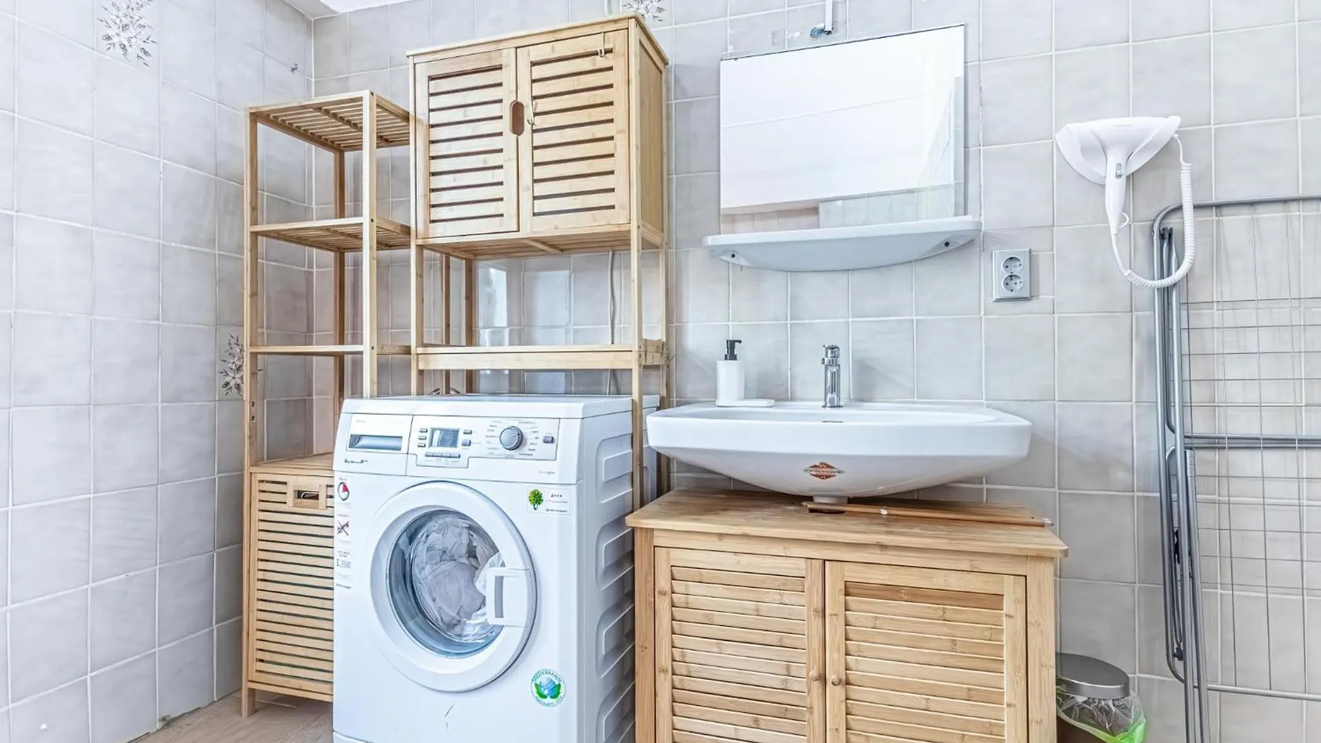 Apartment Convenient 3-Br Shared Apt, 15 Min To Landstrasse Hub Vienna