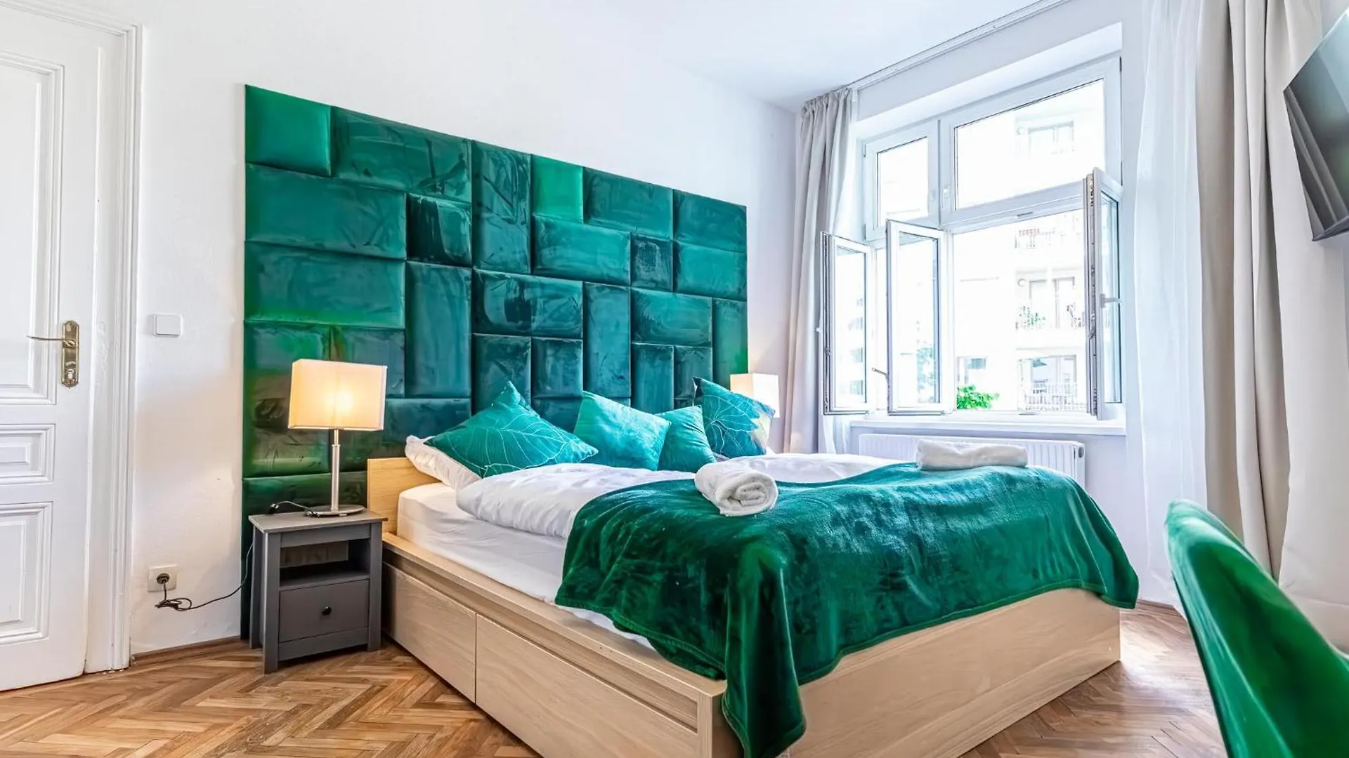 Convenient 3-Br Shared Apt, 15 Min To Landstrasse Hub location