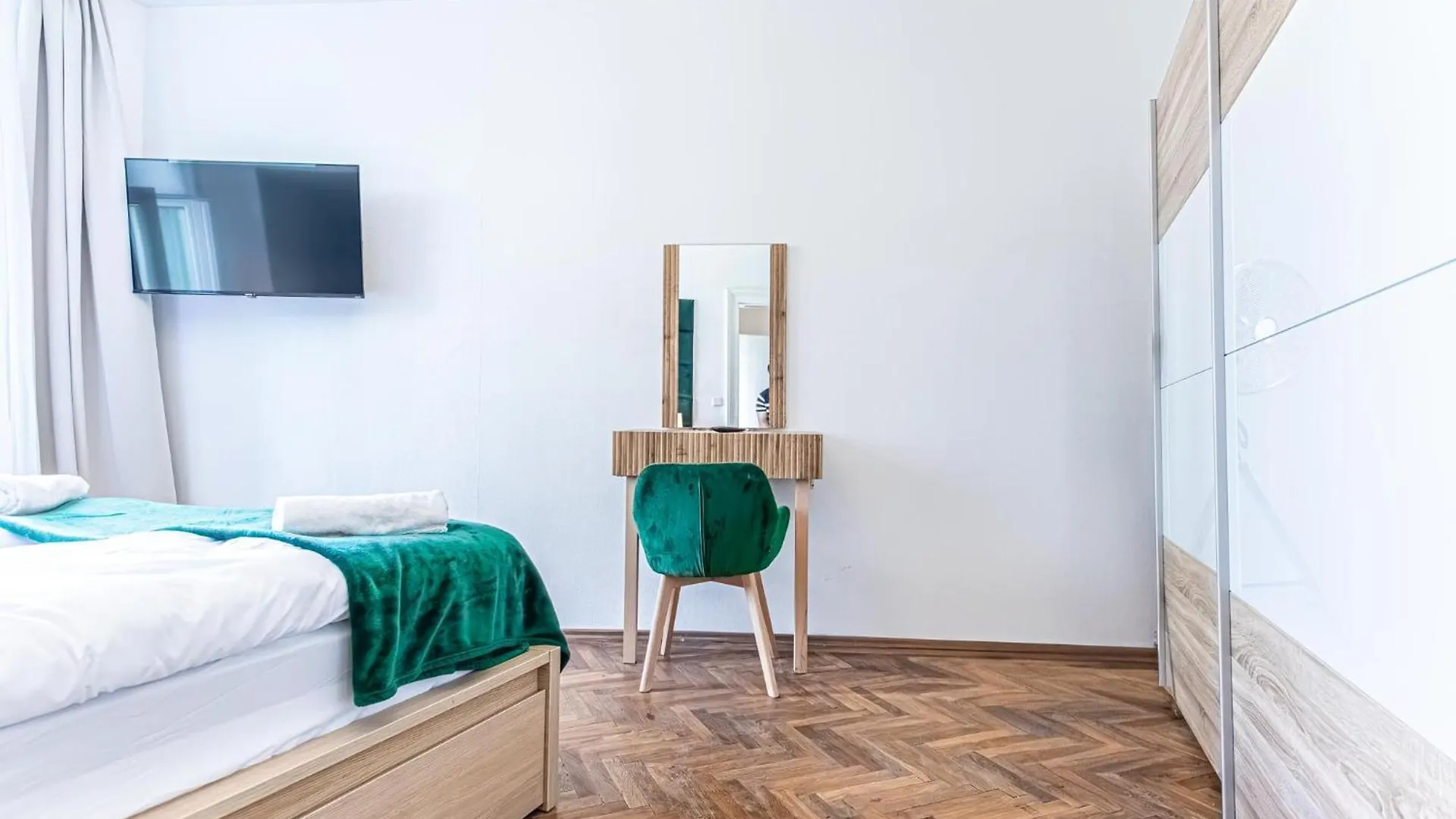 Convenient 3-Br Shared Apt, 15 Min To Landstrasse Hub Vienna