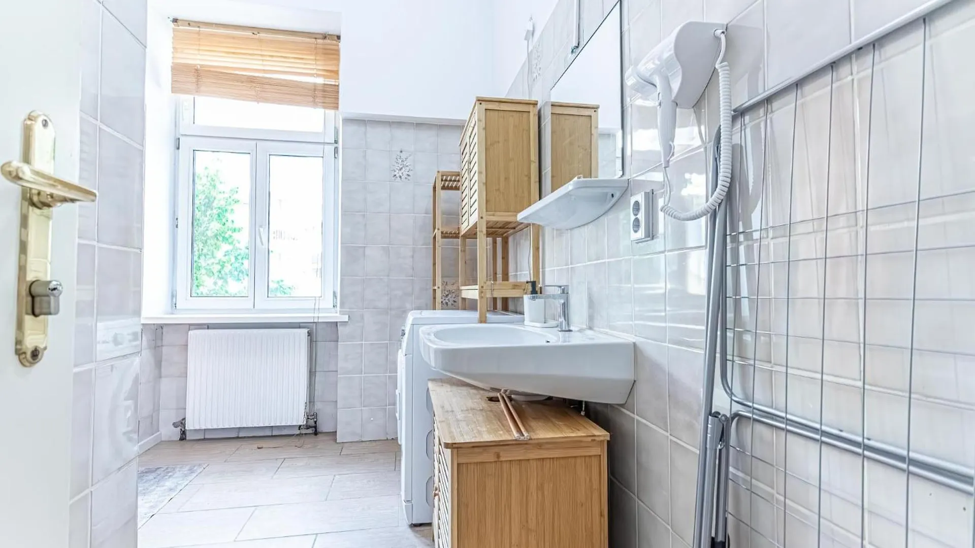 Convenient 3-Br Shared Apt, 15 Min To Landstrasse Hub Vienna Austria