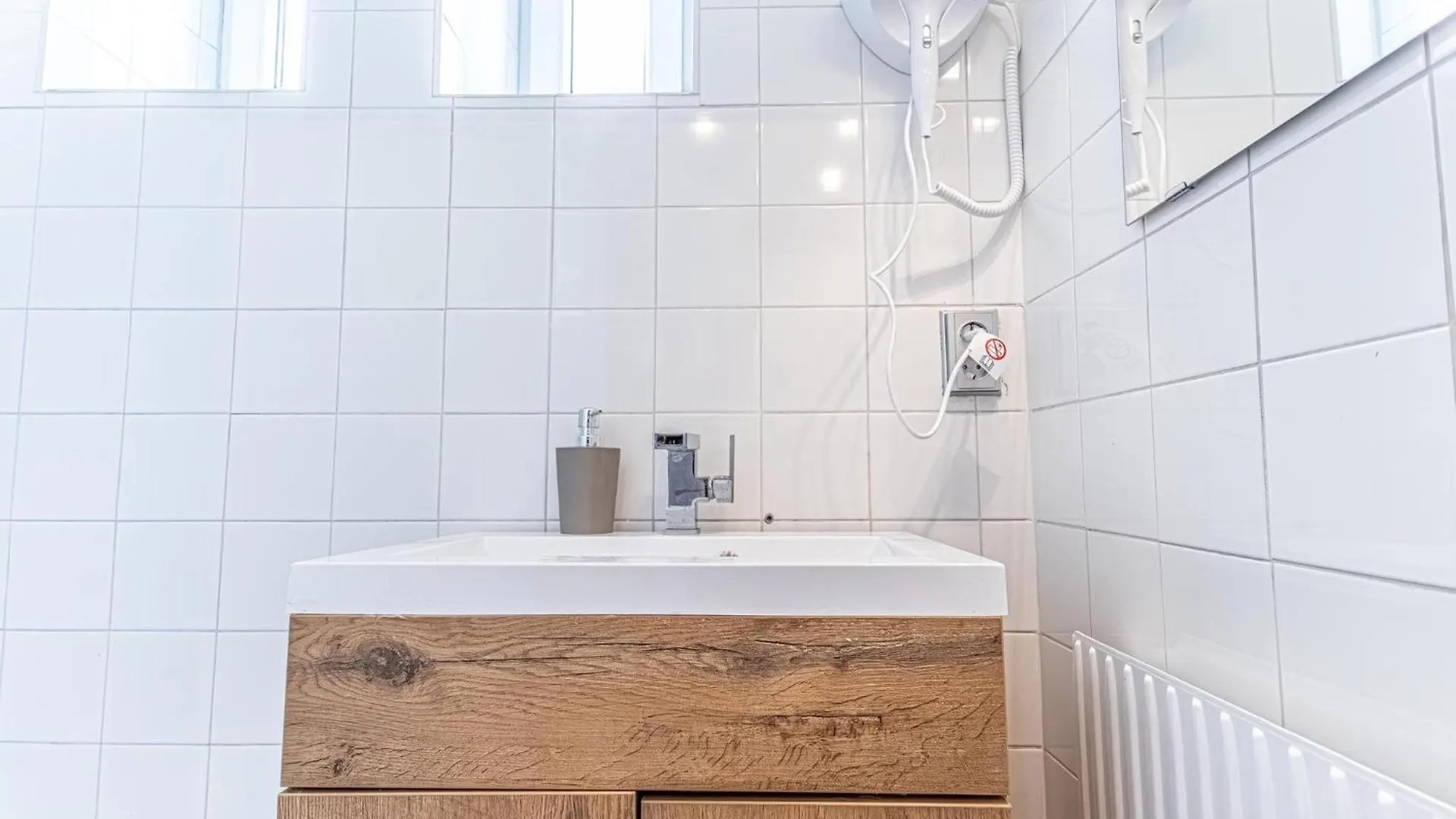 Apartment Convenient 3-Br Shared Apt, 15 Min To Landstrasse Hub Vienna