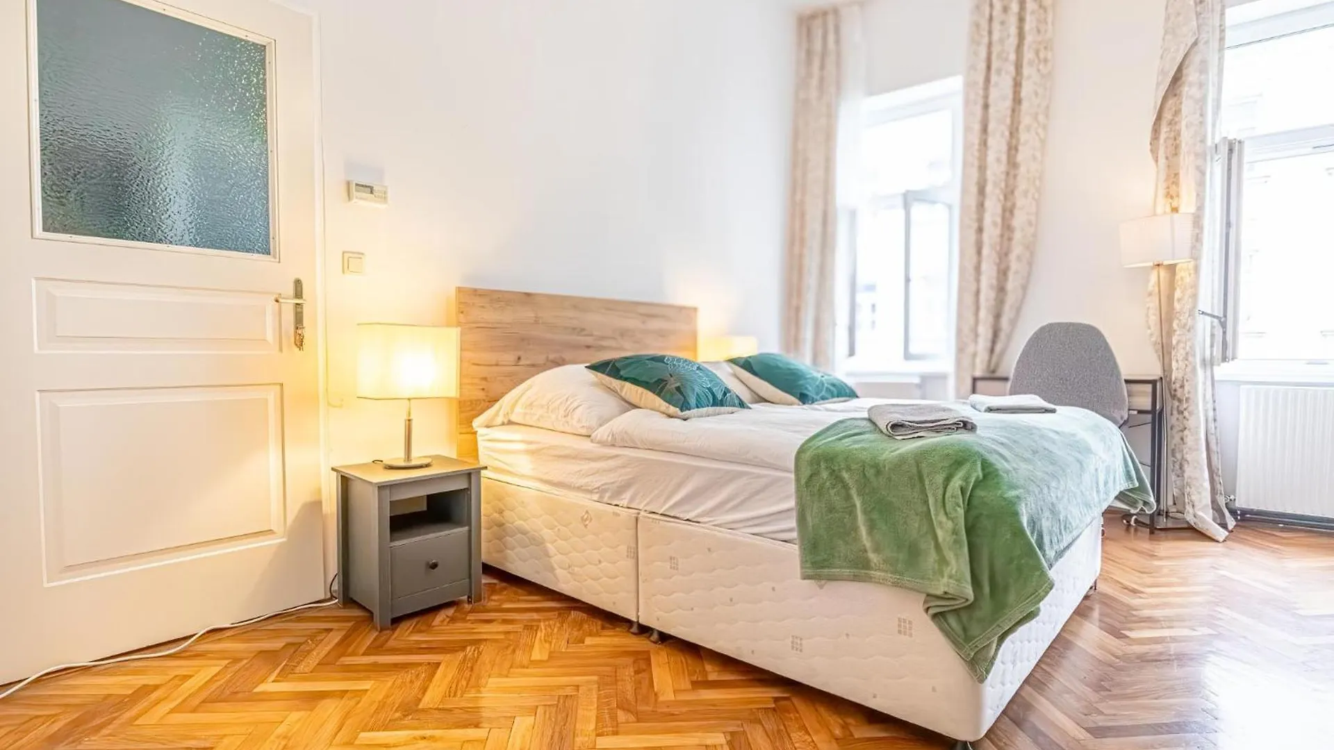Convenient 3-Br Shared Apt, 15 Min To Landstrasse Hub Vienna Apartment