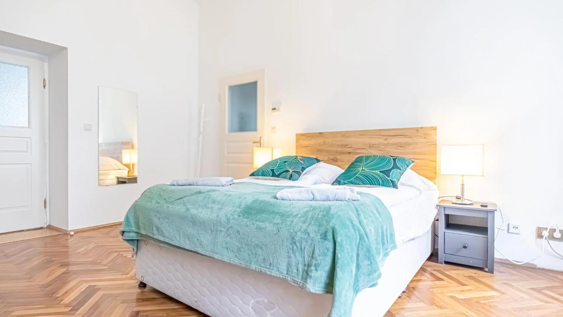 Convenient 3-Br Shared Apt, 15 Min To Landstrasse Hub Vienna Apartment