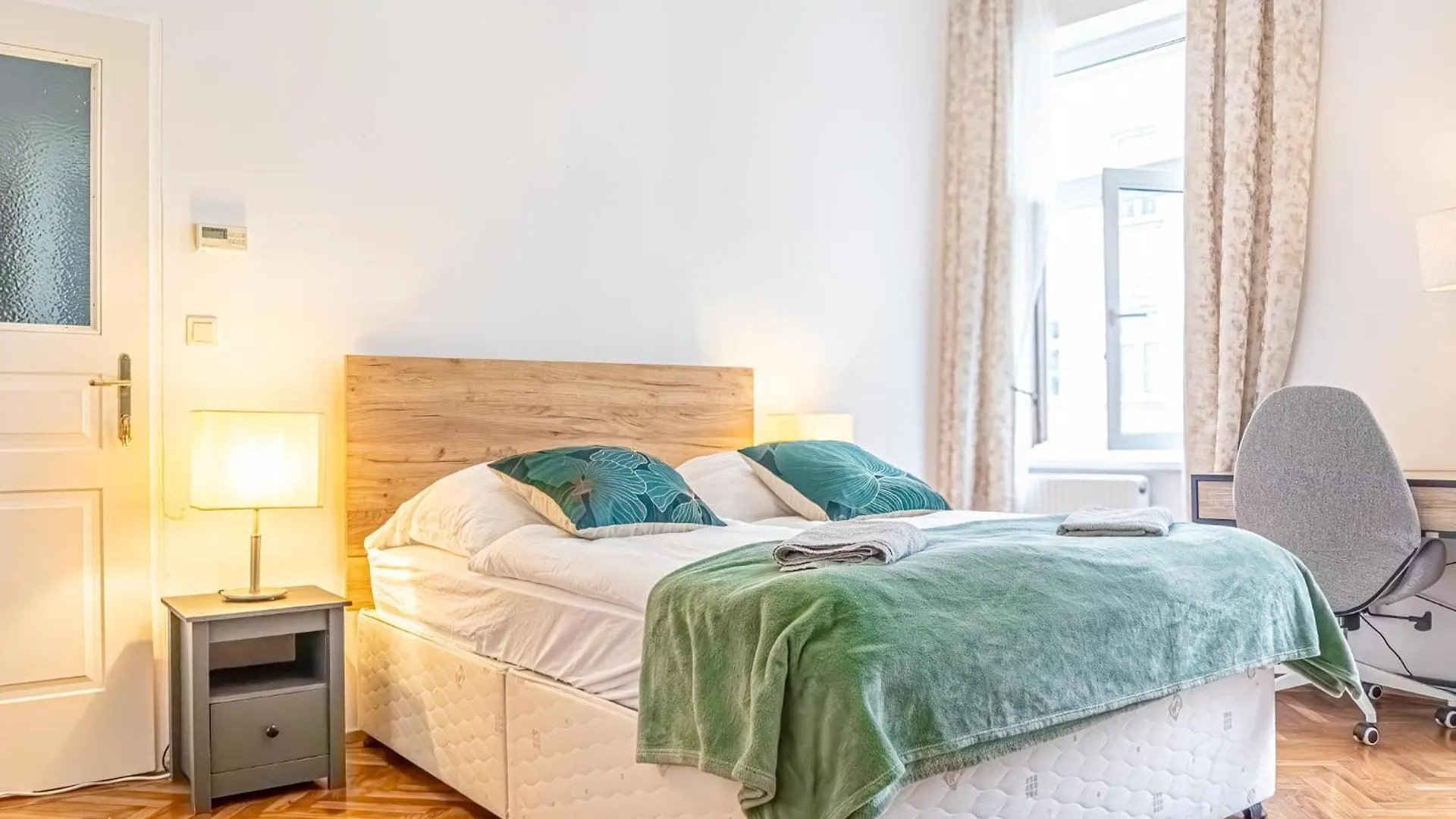 Apartment Convenient 3-Br Shared Apt, 15 Min To Landstrasse Hub Vienna