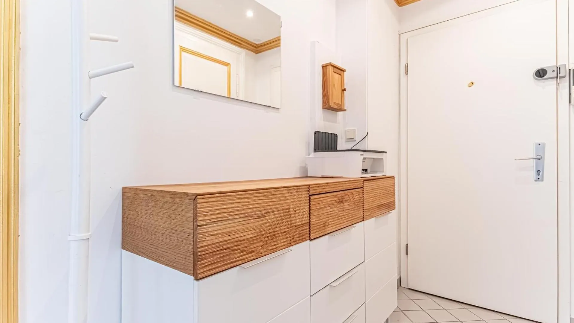 Convenient 3-Br Shared Apt, 15 Min To Landstrasse Hub Vienna Apartment